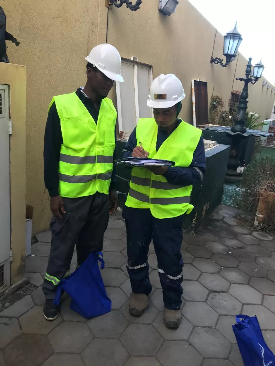 Supervisores de DIMECA en faena